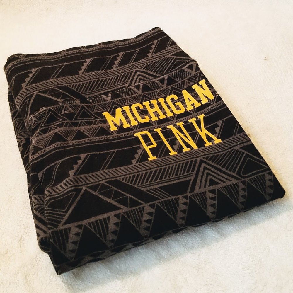 COPY - PINK Collegiate Michigan Leggings